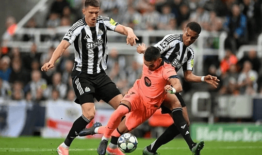 巴萨残阵出击！纽卡“钢铁主场”能否撕碎西甲领头羊？