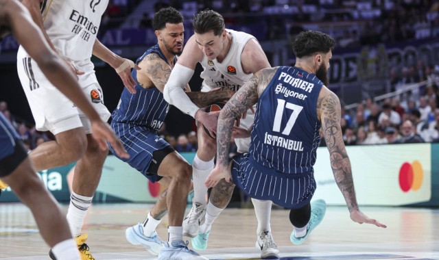 西甲联赛第27轮：皇家马德里对阵特内里费，半场战报