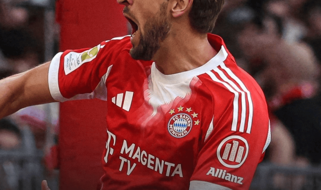 拜仁4比2逆转斯图加特，提前4轮加冕德甲，五大联赛首冠诞生