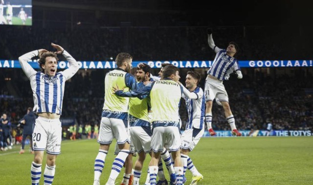 皇马暗自偷笑！巴萨3球被吹，西甲冠军11连胜告终