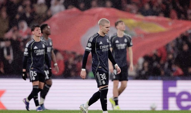 皇马2-4惨败本菲卡，跌至第9无缘直通16强：附加赛或再遇曼城