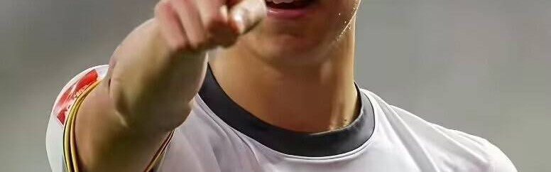 王钰栋拒绝了德甲豪门合同！月薪3000到5000欧元，王钰栋父亲：踢不上球，去欧洲做什么？