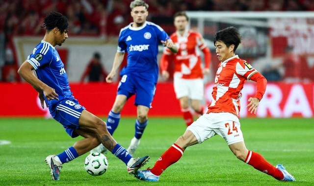 随着25岁日本球星飙世界波+比分2-0，美因茨完胜法甲劲旅，占先机